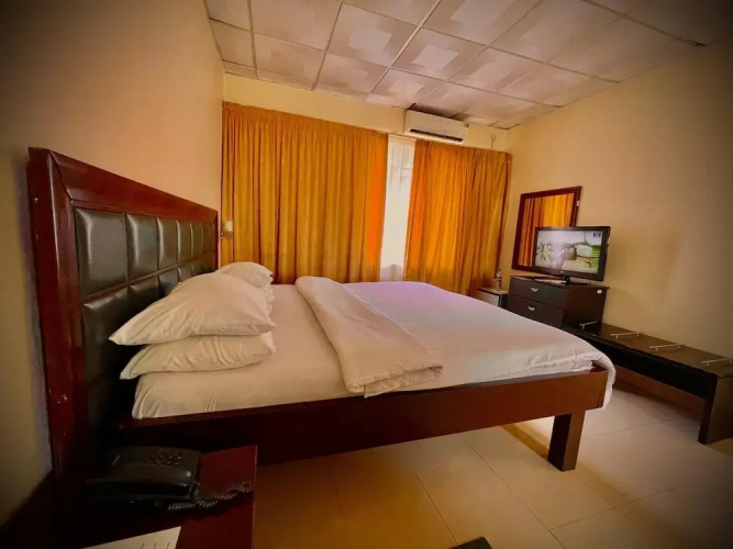 Standard room with pool view
