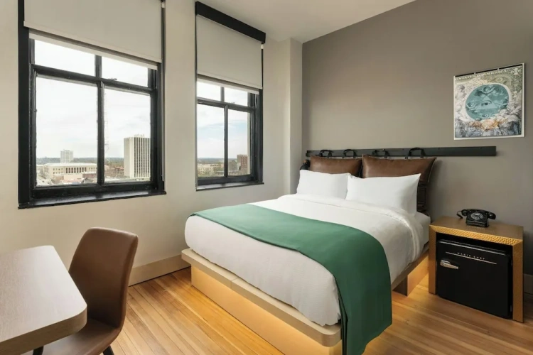 Standard Double room with city view