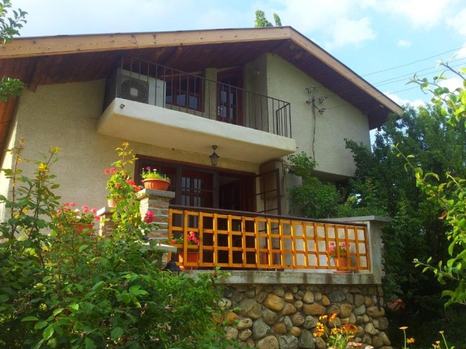 2 Bedrooms Villa