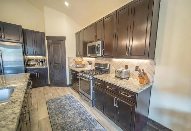 4 Bedrooms Apartment