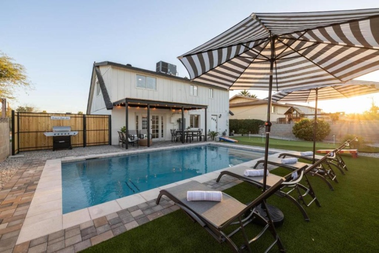 5 Bedrooms Cottage