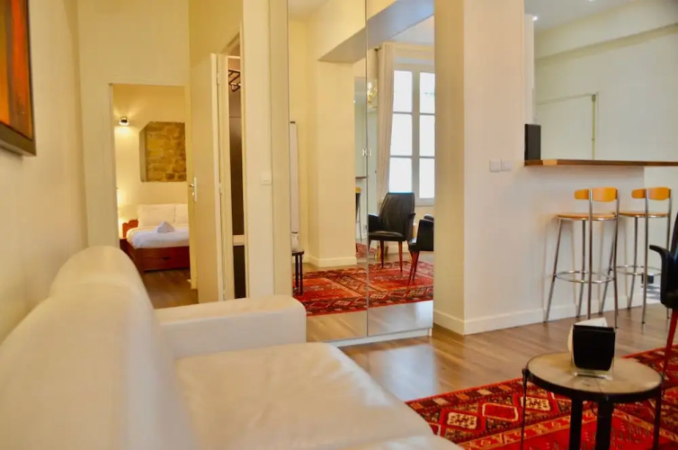 1 Bedroom Flat In Central Marais