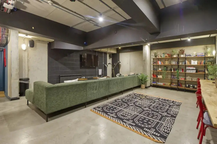 Practical Student Studio in Lively Hammersmith