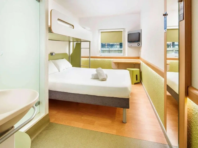 Standard Triple room