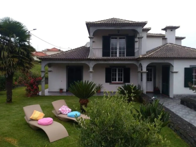 3 Bedrooms Cottage