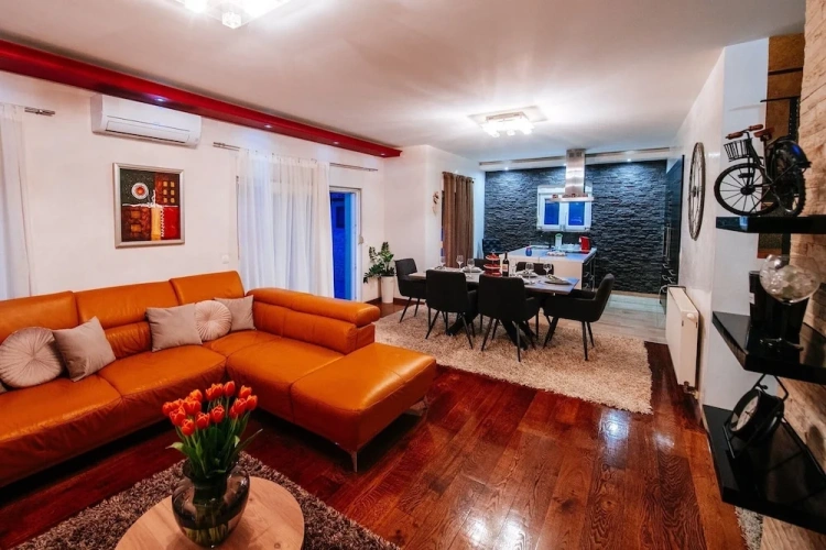 5 Bedrooms Villa with garden view