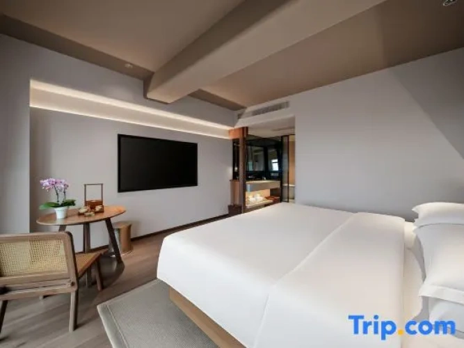 Standard Double room with city view