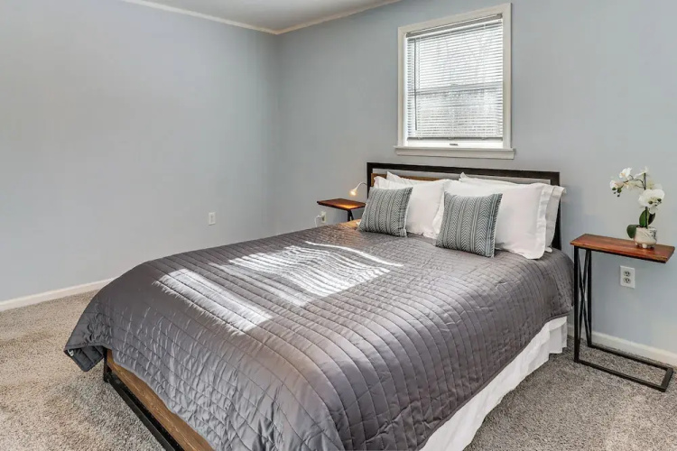 4 Mi to Camelback! Group-friendly Poconos Cabin