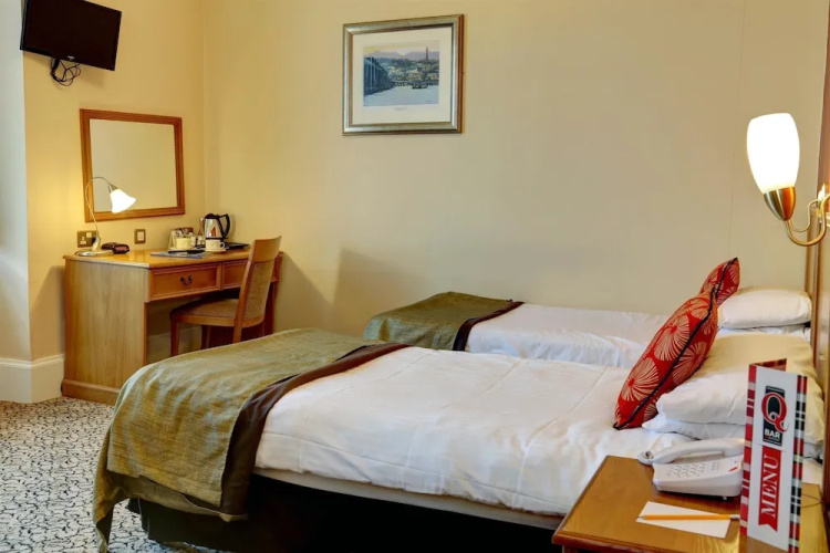 Queen's Hotel