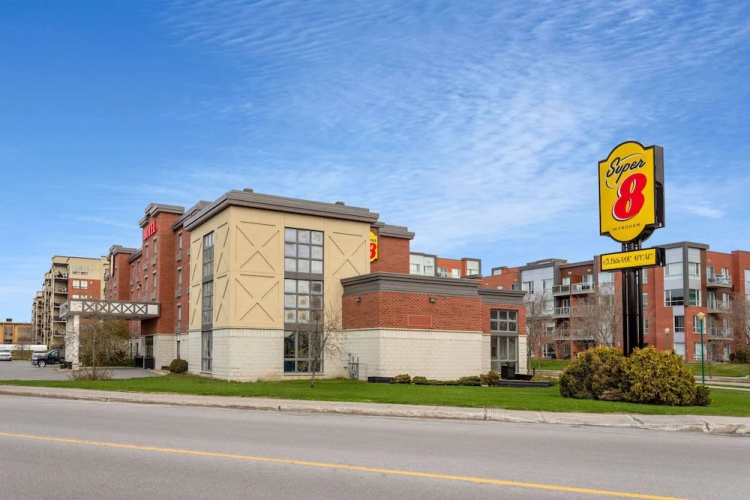 Super 8 Lachenaie/terrebonne - Terrebonne