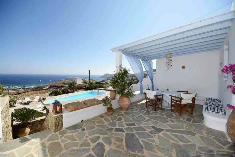 Villa with balcony and with sea view