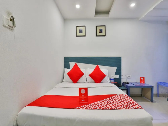OYO 13398 Hotel Relish