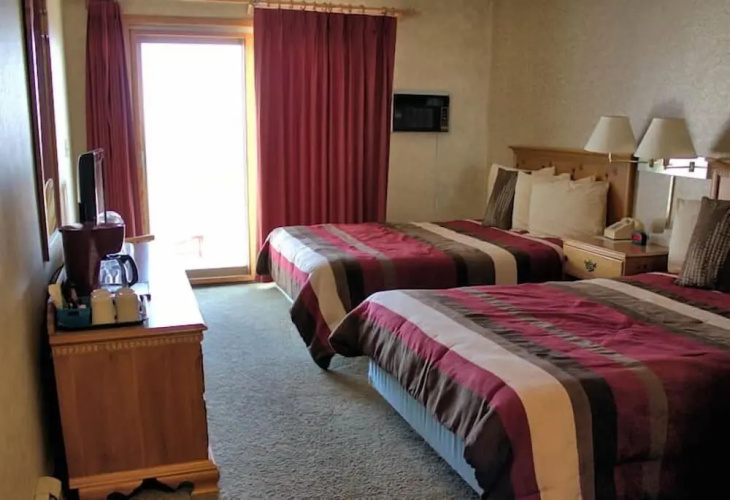 Pier Plaza Lodging