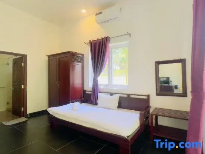 1 Bedroom Double Family Bungalow with garden view
