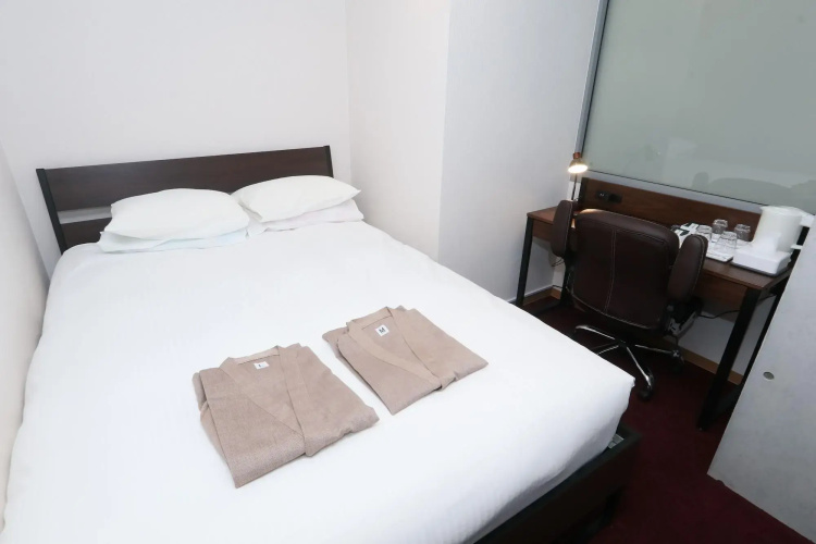 Lightning Hotel