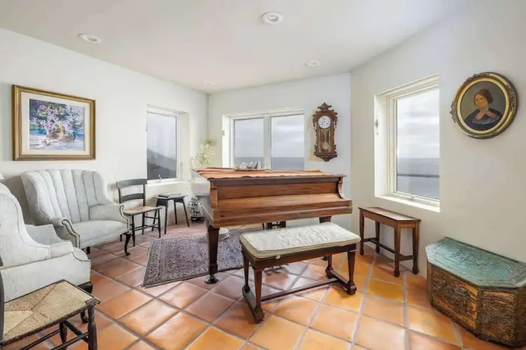 4 Bedroom With Pool in Oceanside