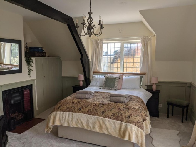 4 Bedrooms Cottage