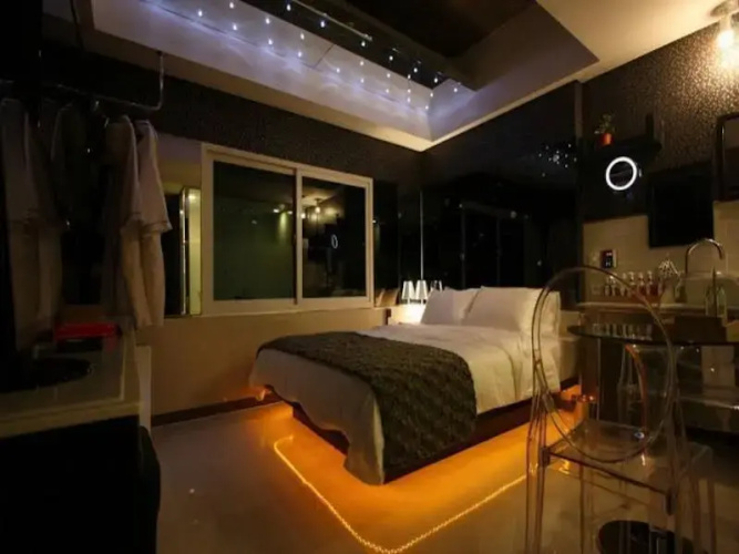 February Boutique Hotel