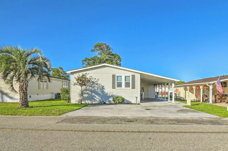 Deck & Pool Access: Myrtle Beach Getaway