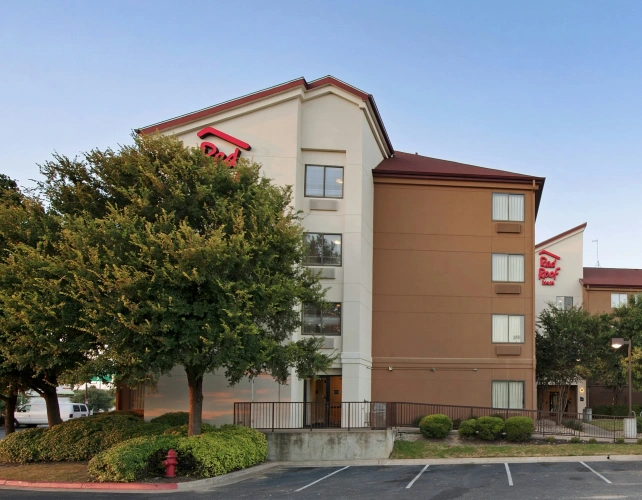 Red Roof Inn PLUS+ Austin South – Airport.