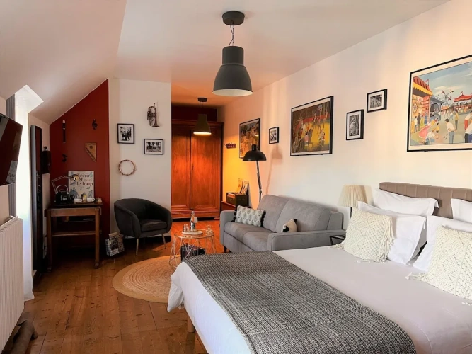 Standard Double room with city view