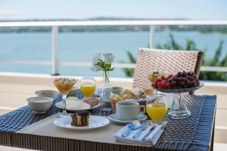 Luxury Double Suite with bay view