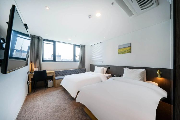 Ashton Hotel