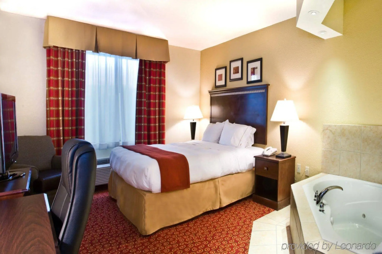 Holiday Inn Express Hotel & Suites Clewiston by IHG