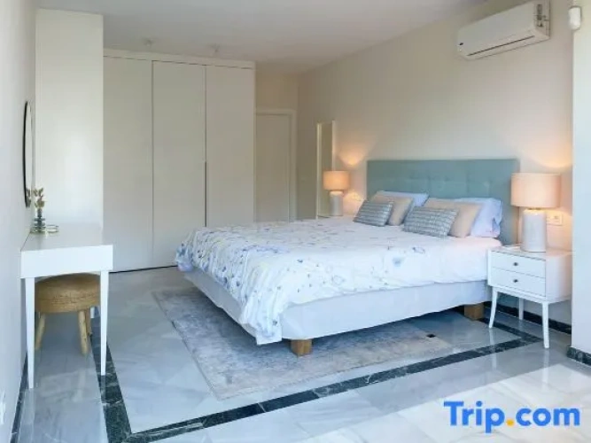 1 Bedroom Apartment with garden view