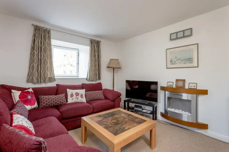 400 Dean Village Apartment