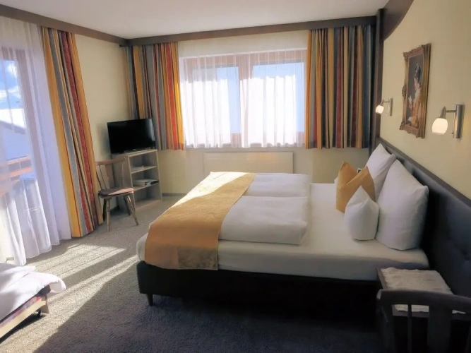 1 Bedroom Comfort Quadruple room with balcony and with mountain view