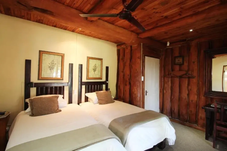 Standard Twin room with garden view