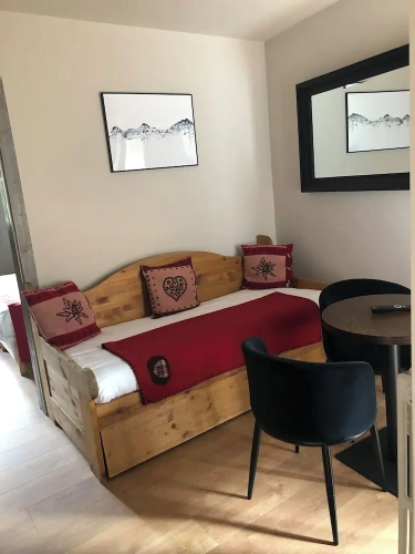 Standard Quadruple Family room with mountain view