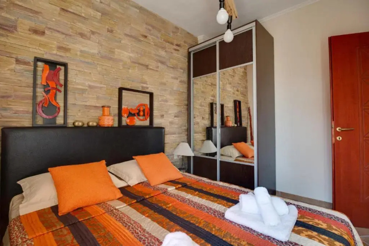 Luxury 2br apartment 50m from beach