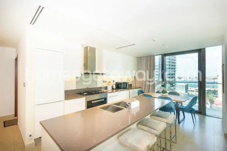 Homesgetaway- 2BR in Marina Gate Tower 2