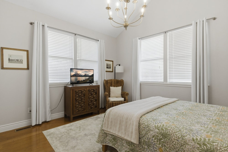 Old Kinderhook 2 Decks, Firepit, Kid & Pet Friendly Golf Retreat