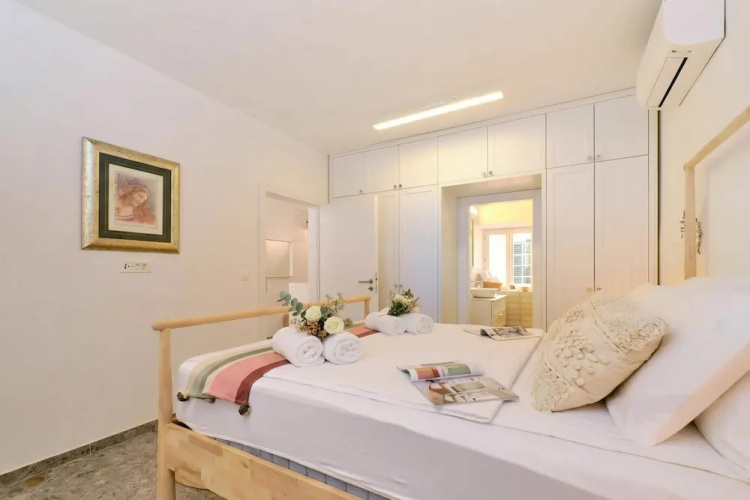 Charming Island Villa Alba