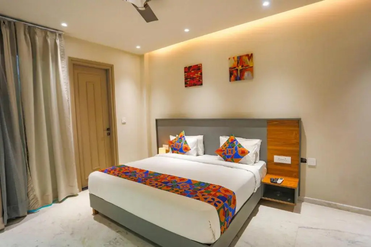 FabExpress Aroma Corporate Suites