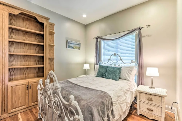4 Bedrooms Cottage