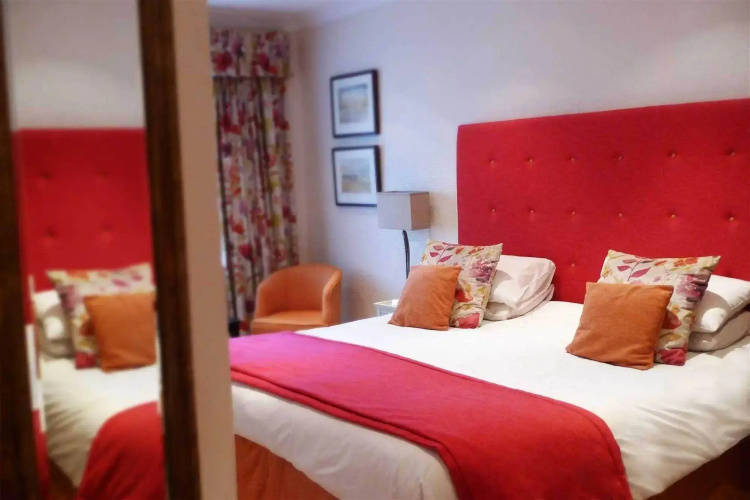 Ascot House Hotel