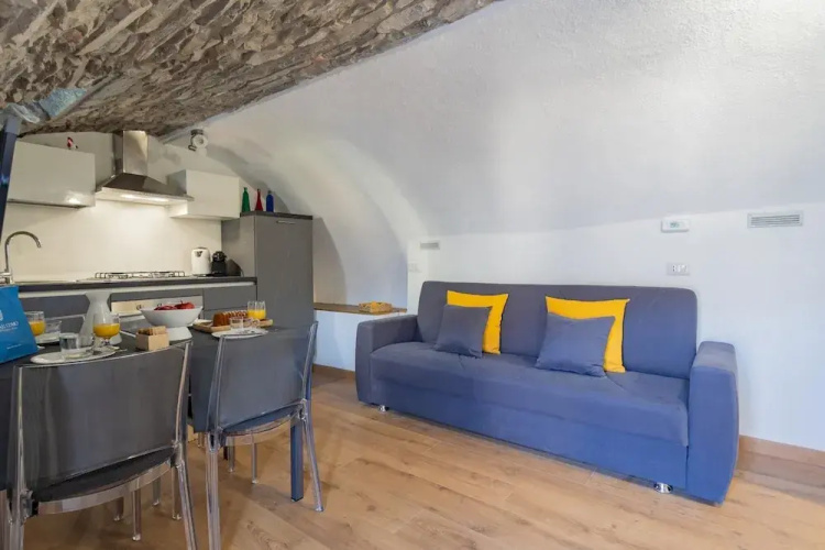 Pozzo Vertical Apartment With Garden and Parking