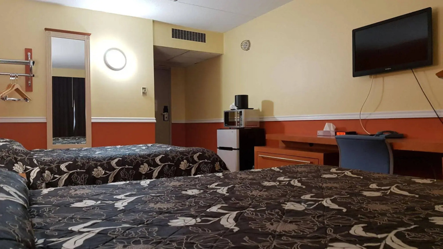 Budget Inn 2000