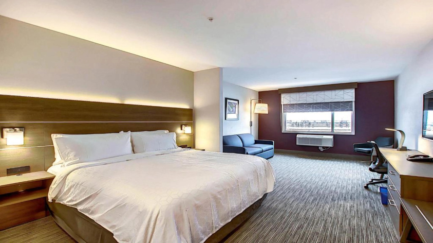 Holiday Inn Express & Suites Calgary Airport Trail NE photo 6