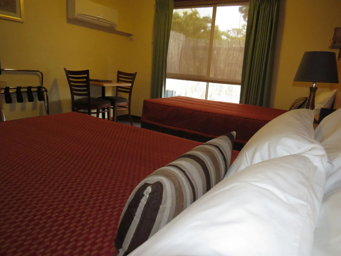 AAt 28 Goldsmith Motel