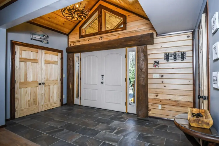 Hemlock Hideaway 6 Bedroom House