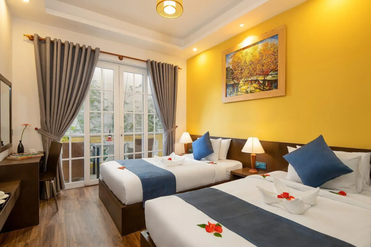 Triple Riverside Villa Hoian