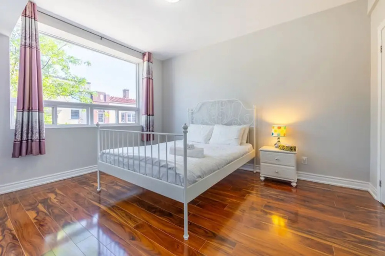 Charming 2BR Retreat Steps From Niagara Falls