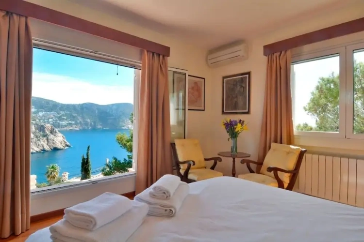 4 Bedrooms Villa with sea view