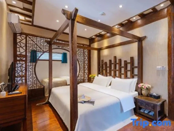 Standard Family room with garden view