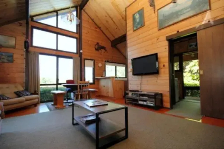 58b Chalet Cres